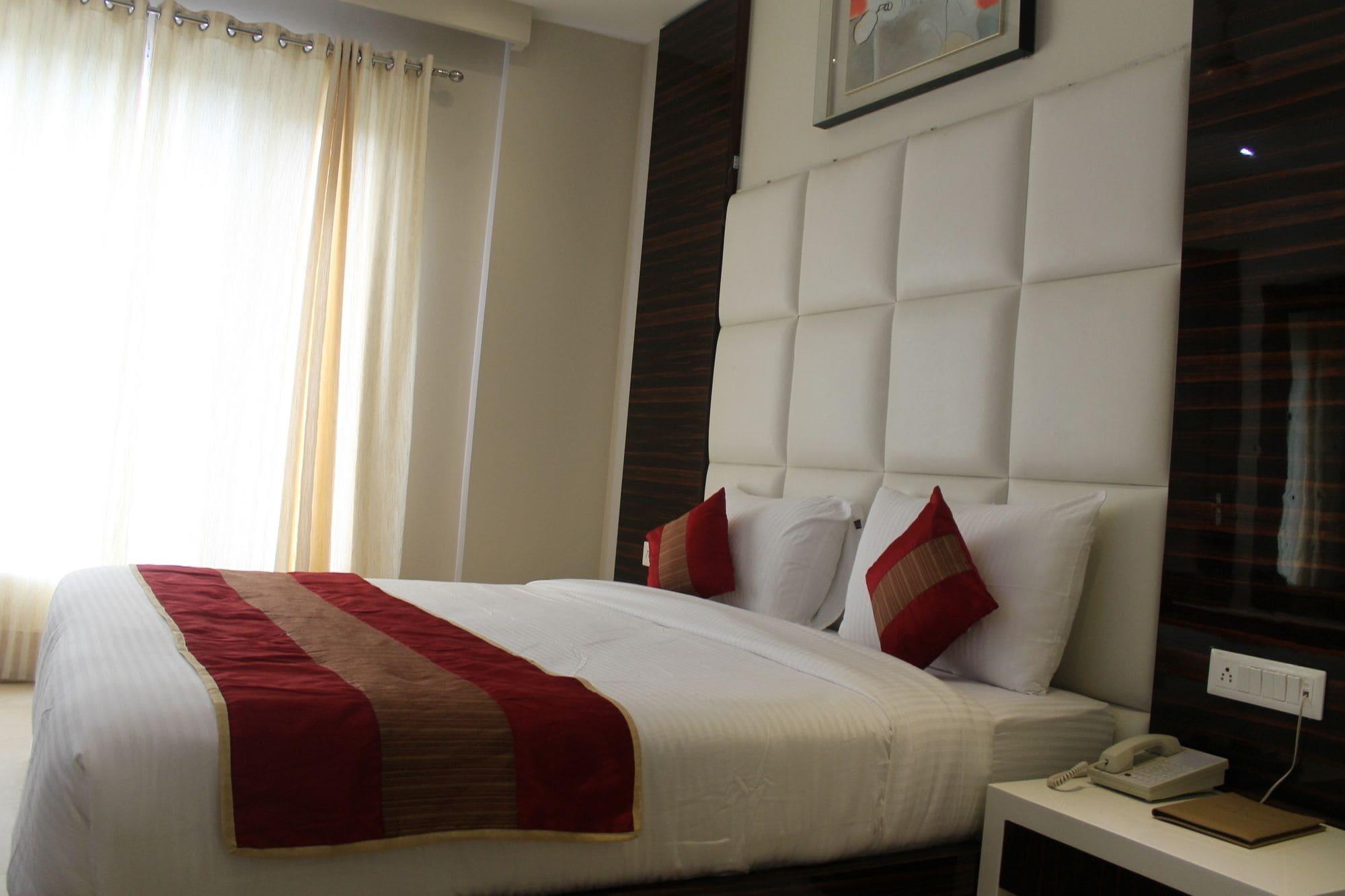 Hotel Gulnar New Delhi Extérieur photo
