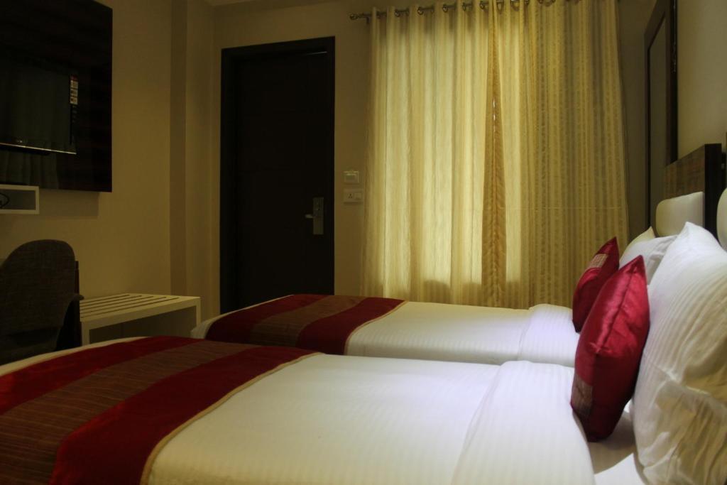 Hotel Gulnar New Delhi Chambre photo