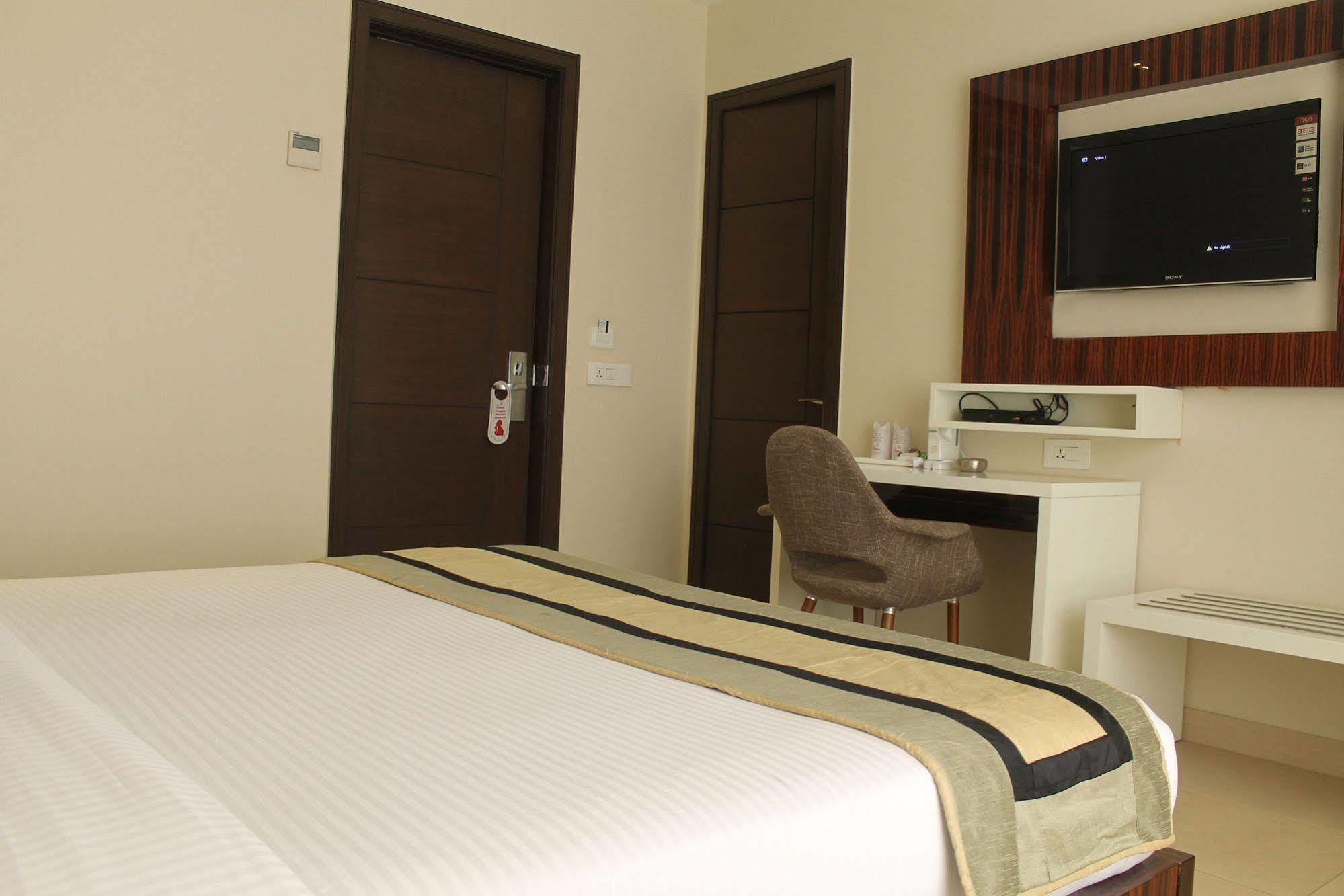 Hotel Gulnar New Delhi Extérieur photo