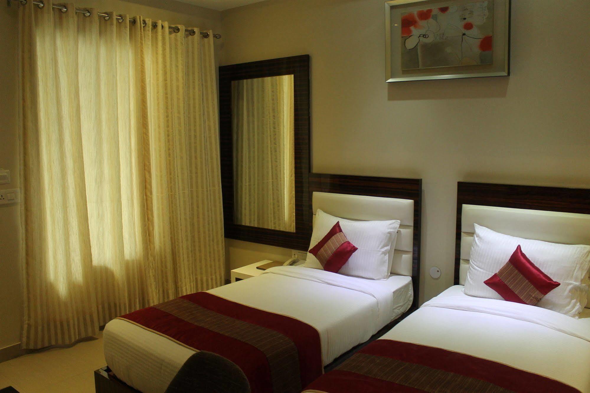Hotel Gulnar New Delhi Extérieur photo