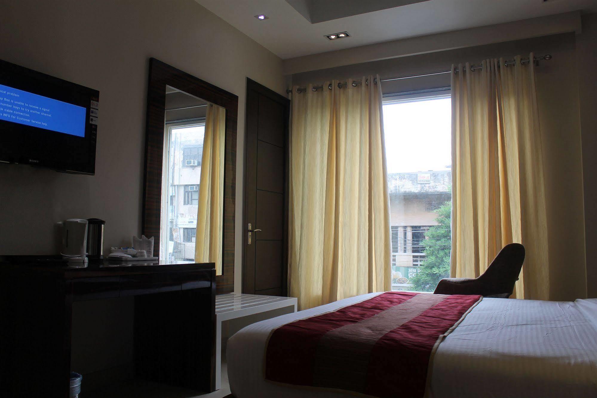 Hotel Gulnar New Delhi Extérieur photo