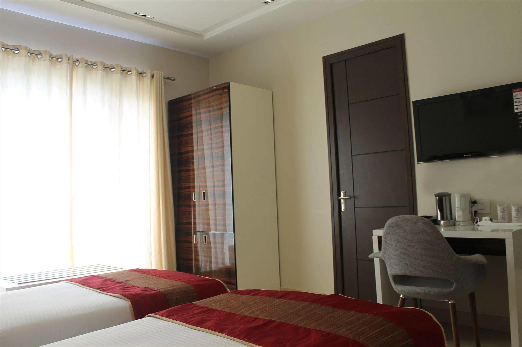 Hotel Gulnar New Delhi Extérieur photo