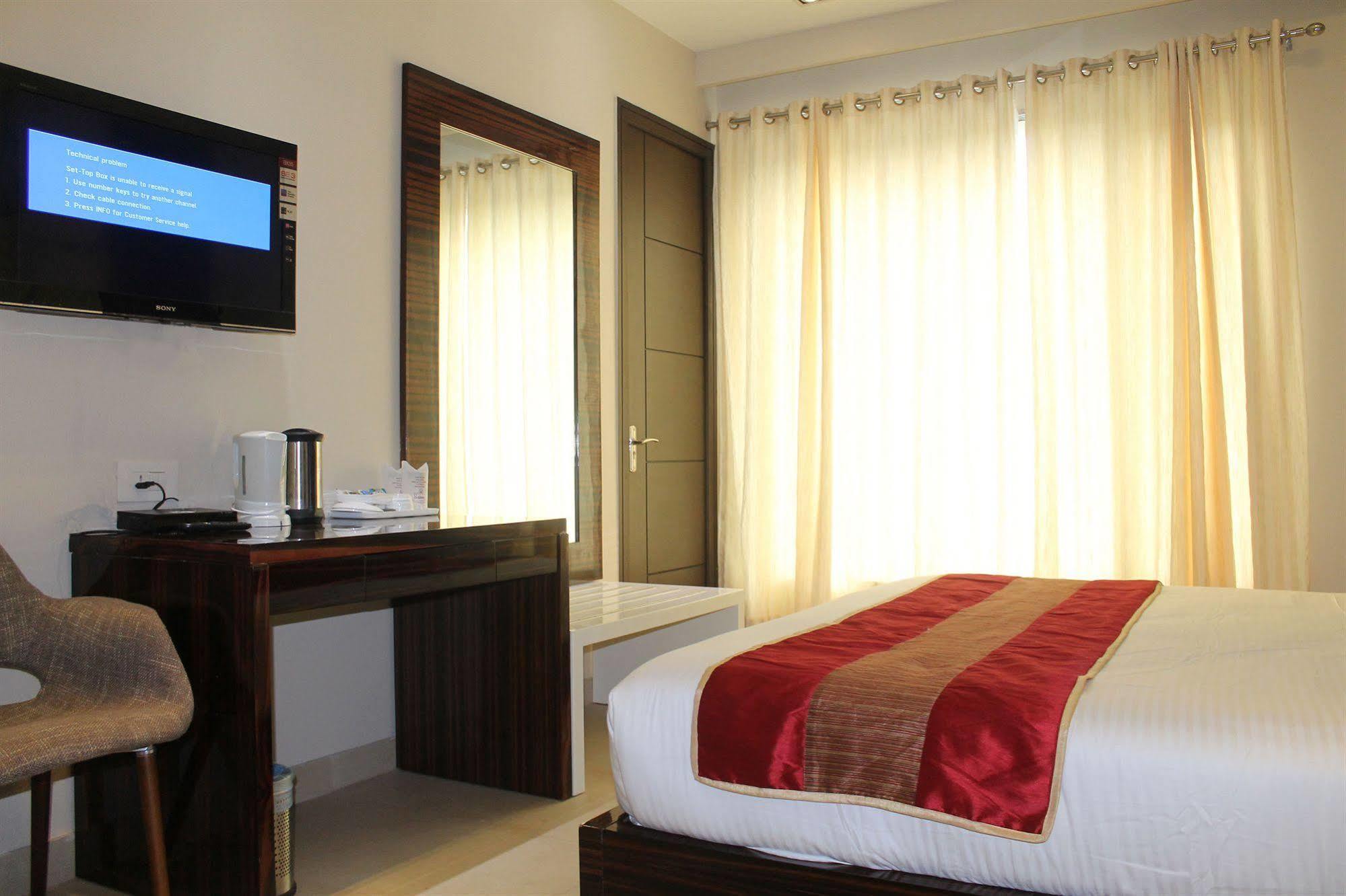 Hotel Gulnar New Delhi Extérieur photo